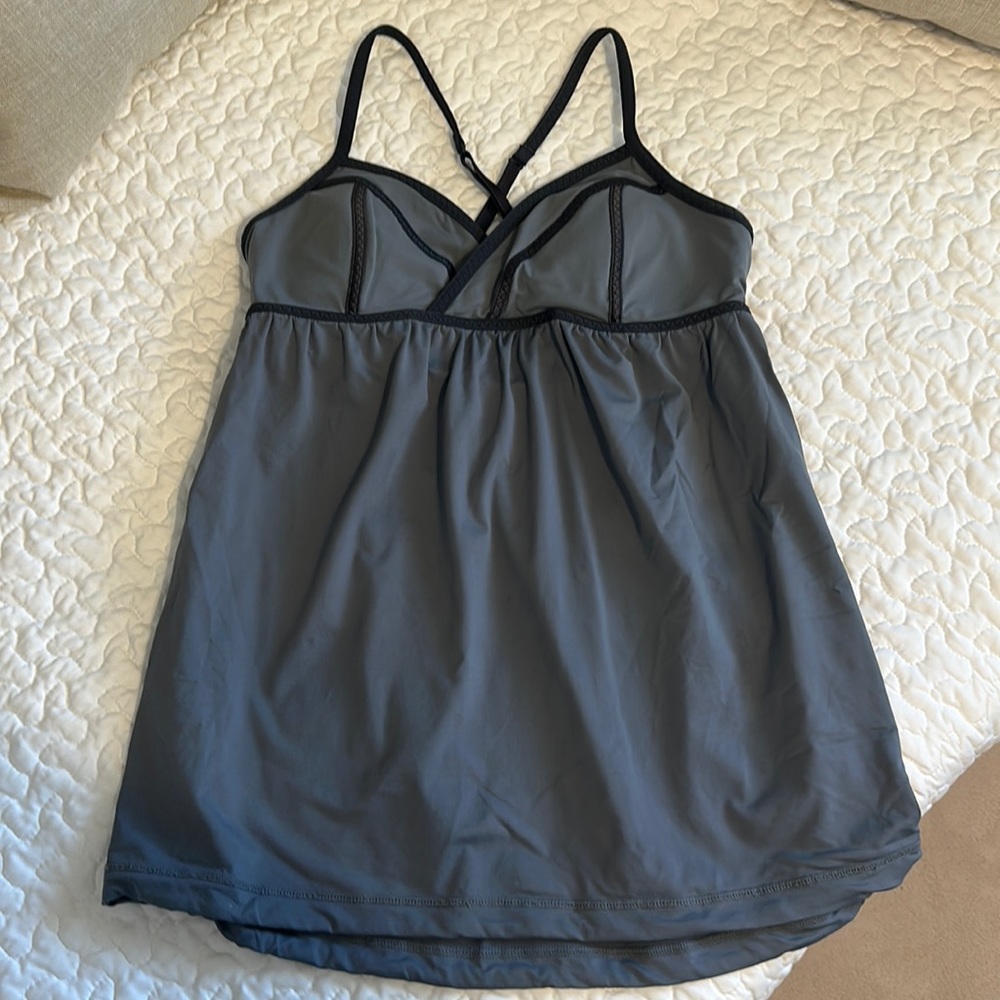 Lululemon tank.
